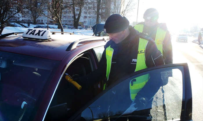 Policja kontroluje taksówkarzy w Białymstoku