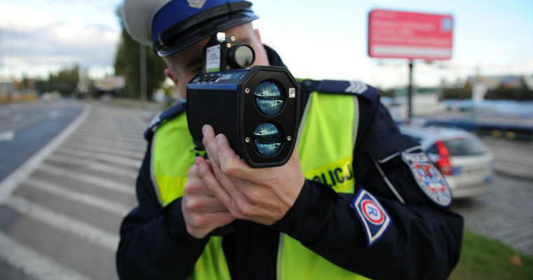 Policja z radarem laserowym. Źródło: http://krakow.policja.gov.pl