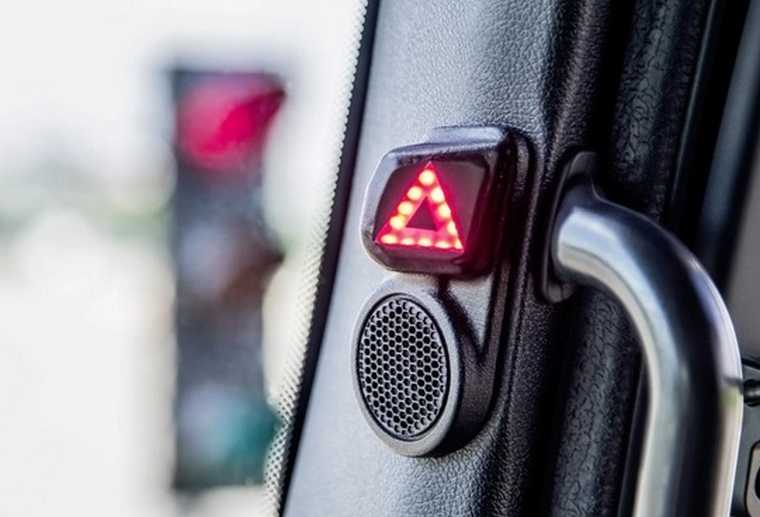 Asystent skrętu ostrzega przed możliwością kolizji, fot. Daimler AG Asystent skrętu w ciężarówkach Mercedes-Benz, fot. Daimler AG
