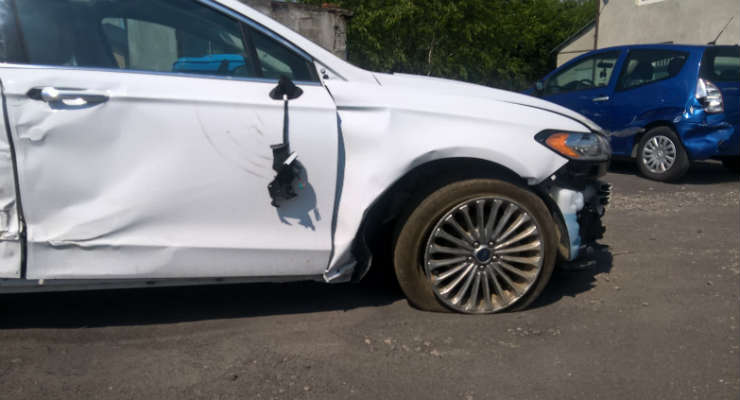 Samochód uszkodzony w wypadku. Fot. Łukasz Zboralski/brd24.pl