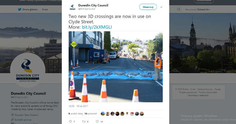 Władze nowozelandzkiego Dunedin City w 2017 r. postanowiły zaszaleć i zamiast zebry 3D zdecydowały się wymalować rwący potok. Fot. Twitter Dunedin City Council