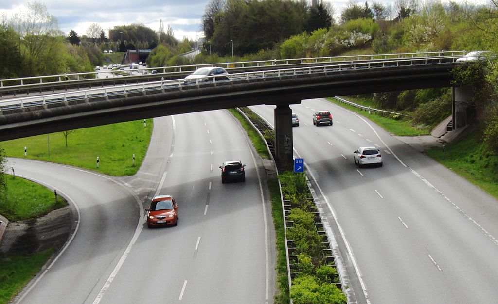 Kierowca jadący pod prąd na autostradzie w Niemczech w 2017 r. Fot. CC0
