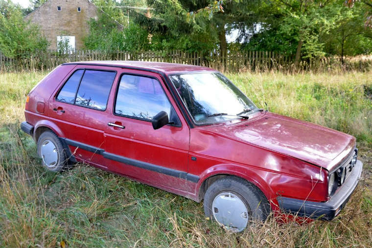 Pijany 17-latek wjechał w ludzi przed kaplicą we wsi Łąkie. Fot. policja