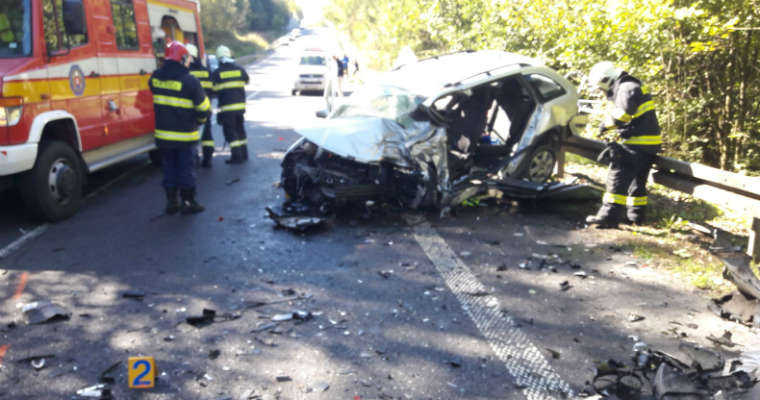 W tragicznym wypadku na Słowacji spowodowanym przez brawurową jazdę polskich kierowców, zginął 57-latek, a dwie osoby zostały ranne. Fot. Słowacka Policja