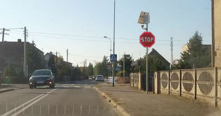 Aktywne oznakowanie pomogło zmniejszyć liczbę kolizji na skrzyżowaniu w Wągrowcu. Fot. Policja