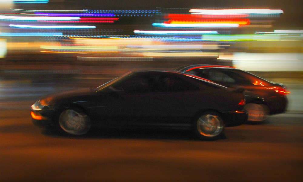 Szybka jazda w mieście. Fot. Chris Yarzab/CC BY 2.0
