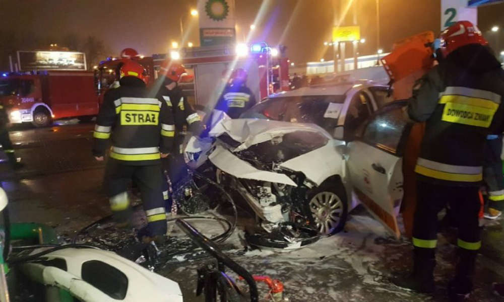 Wypadek na stacji paliw spowodowany przez pijaną nastolatkę w Łodzi. Fot. Policja