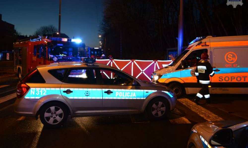 Pijany kierowca uciekał przed policją i doprowadził do wypadku, w którym zginęły dwie osoby. Fot. Policja