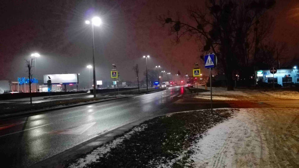 Miejsce śmiertelnego wypadku na przejściu dla pieszych w Toruniu na ul. Grudziądzkiej. Fot. Anna Zglińska