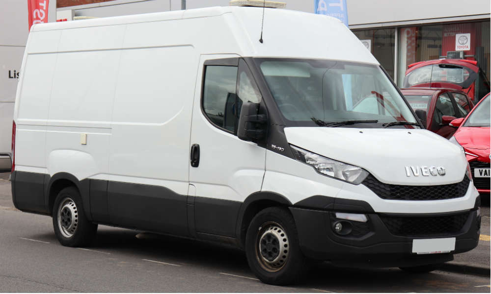 Samochód dostawczy iveco Fot. Vauxford/CC BY 4.0