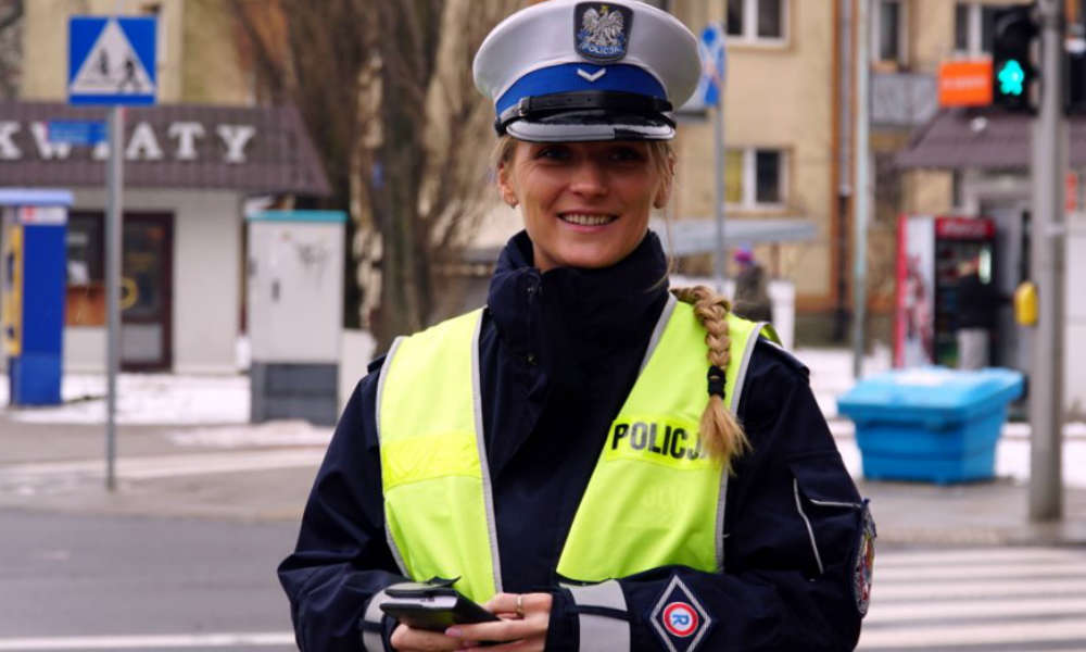 Policjantka KSP podczas działań "Niechronieni uczestnicy ruchu drogowego" 29 marca 2019 r. Fot. Policja