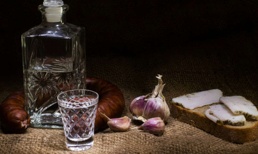 Alkohol i zakąski Fot. CC0