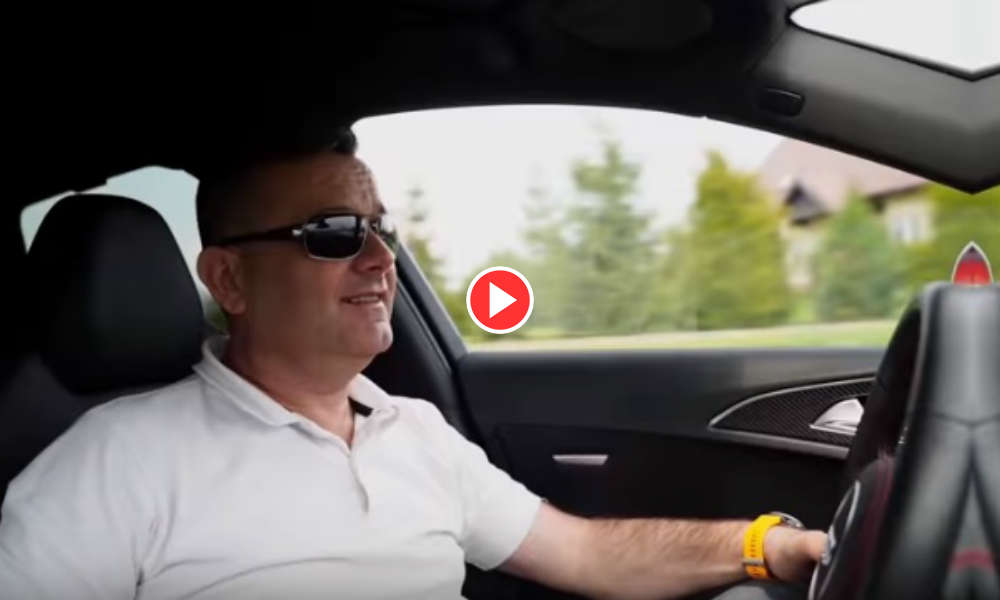 Kadr ze spoty wyborczego Marcina Walaska, na którym widać, jak prowadzi samochód bez zapiętych pasów bezpieczeństwa Źródło: YouTube
