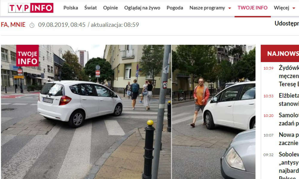 Na środku skrzyżowania i na przejściu dla pieszych - tak zdaniem Tvp.info zaparkować miał dziennikarz Piotr Najsztub. Źródło: Tvp.info