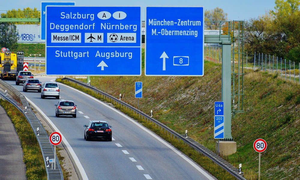 Na wielu odcinkach niemieckich autostrad prędkość jest limitowana oznakowaniem Fot. CC0