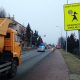 Przejście dla pieszych przy SP nr 8 w Rybniku jest dodatkowo specjalnie oznakowane, przedzielone azylem i doświetlone. Fot. Policja