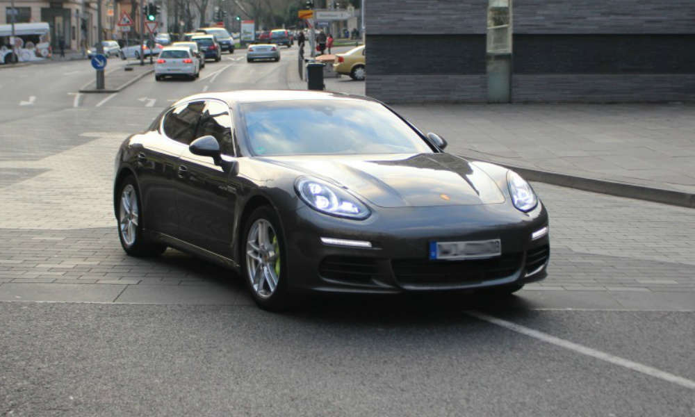 Porsche panamera - taki model samochodu brał udział w wypadku w Bujnach Fot. CC0