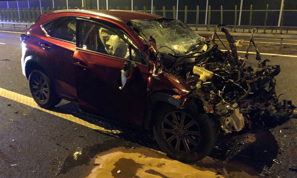 19-latek rozbił lexusa na autostradzie A4. Fot. Policja