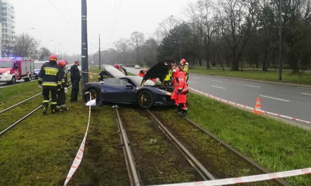 Kierowca, który rozbił ferrari w Łodzi jechał pod wpływem alkoholu. Fot. Policja