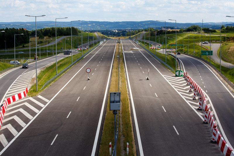 Droga krajowa nr 94 od ronda w Modlnicy do skrzyżowania w stronę miejscowości Giebułtów to tzw. klasa główna przyspieszona - można tam jechać do 100 km/h Fot. GDDKiA