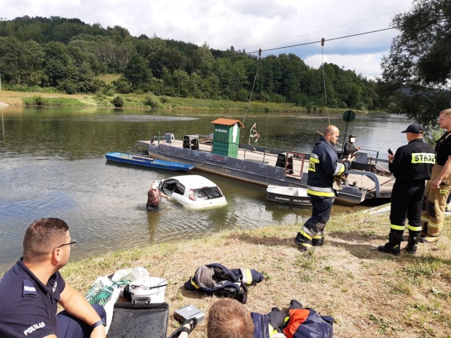 Kolizja przy przeprawie promowej na rzece San Fot. Policja