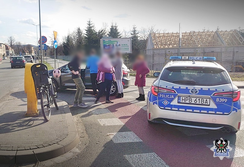Miejsce potrącenia rodzica z dzieckiem na rowerze Fot. Policja