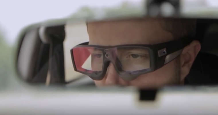W badaniach Fundacji PZU użyto urządzeń do eyetrackingu. Fot. YouTube