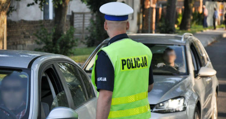 Policyjna kontrola trzeźwości. Źródło: policja.pl