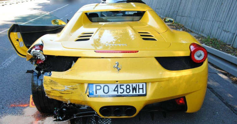 Ferrari biorące udział w śmiertelnym wypadku na Słowacji. Fot. Słowacka Policja