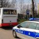 80-letni kierowca gimbusa w Płocku miał nieważne uprawnienia do kierowania. Autokar miał zepsute hamulce. Fot. Policja