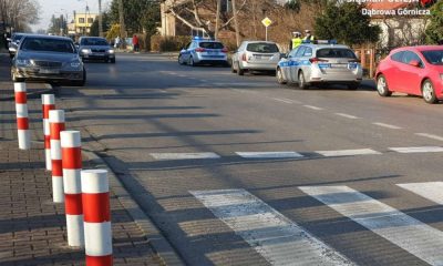 Kierowca wjechał w babcię z wnuczkiem na przejściu dla pieszych w Dąbrowie Górniczej. Fot. Policja