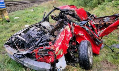 Samochód zniszczony po wypadku z szynobusem w Motylewie Fot. Twitter/Marcin Maludy