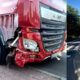 Pijany kierowca ciężarówki przerwał bariery i wpadł na chodnik przy szkole w Rudzie Śląskiej Fot. Policja