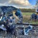 Samochód zniszczony po zderzeniu z pociągiem na przejeździe w Cekanowie Fot. Policka