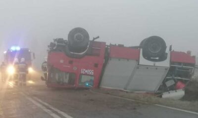 Strażacy wpadli w poślizg, ich wóz dachował Fot. KPP Włodawa