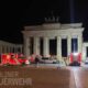 Śmiertelny wypadek w Berlinie. Kierowca rozbił samochód o jeden z filarów Bramy Brandenburskiej Fot. Berliner Feuerwehr/Twitter
