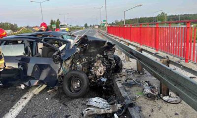 Wrak samochodu zniszczonego w śmiertelnym wypadku koło Ostrowca Świętokrzyskiego Źródło: Facebook/KPSP Ostrowiec Świętokrzyski