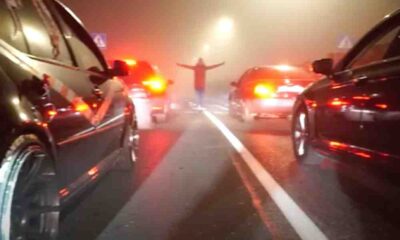 Kadr z filmu ze spotkania Need For Speed Cracow. Widać na nim start wyścigu samochodów na publicznej drodze Źródło:Youtube/ Galezia Studio