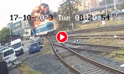 Moment wypadku na przejeździe kolejowym w Ołomuńcu w Czechach Źródło: Policie ČR