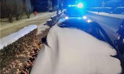 Kierowca z powiatu złotoryjskiego jechał z całą szybą pokrytą śniegiem Fot. policja