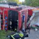 Przewrócony wóz strażaków z OSP Pręgowo, którzy jechali do pożaru lasu. Czerwiec 2022 r. Źródło: X/KM PSP Gdańsk