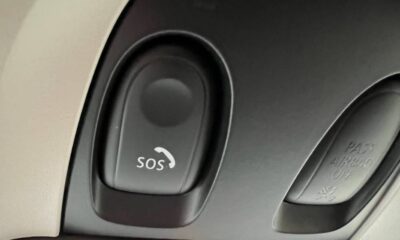 System eCall w samochodach uruchamia się automatucznie po kolizjach. Można też jednak ręcznie wezwać pomoc - wciskając przycisk Fot. Policia